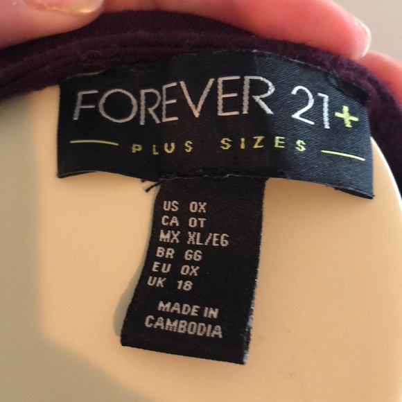 Women’s plus size 0X. Sexy maroon, flowy dress - Picture 4 of 6